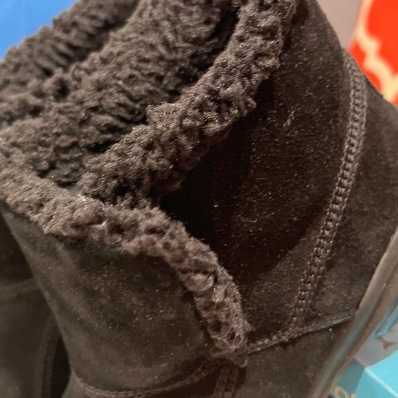 Skechers On The Go Black Fur-Lined Ankle Boots - Picture 5 of 8